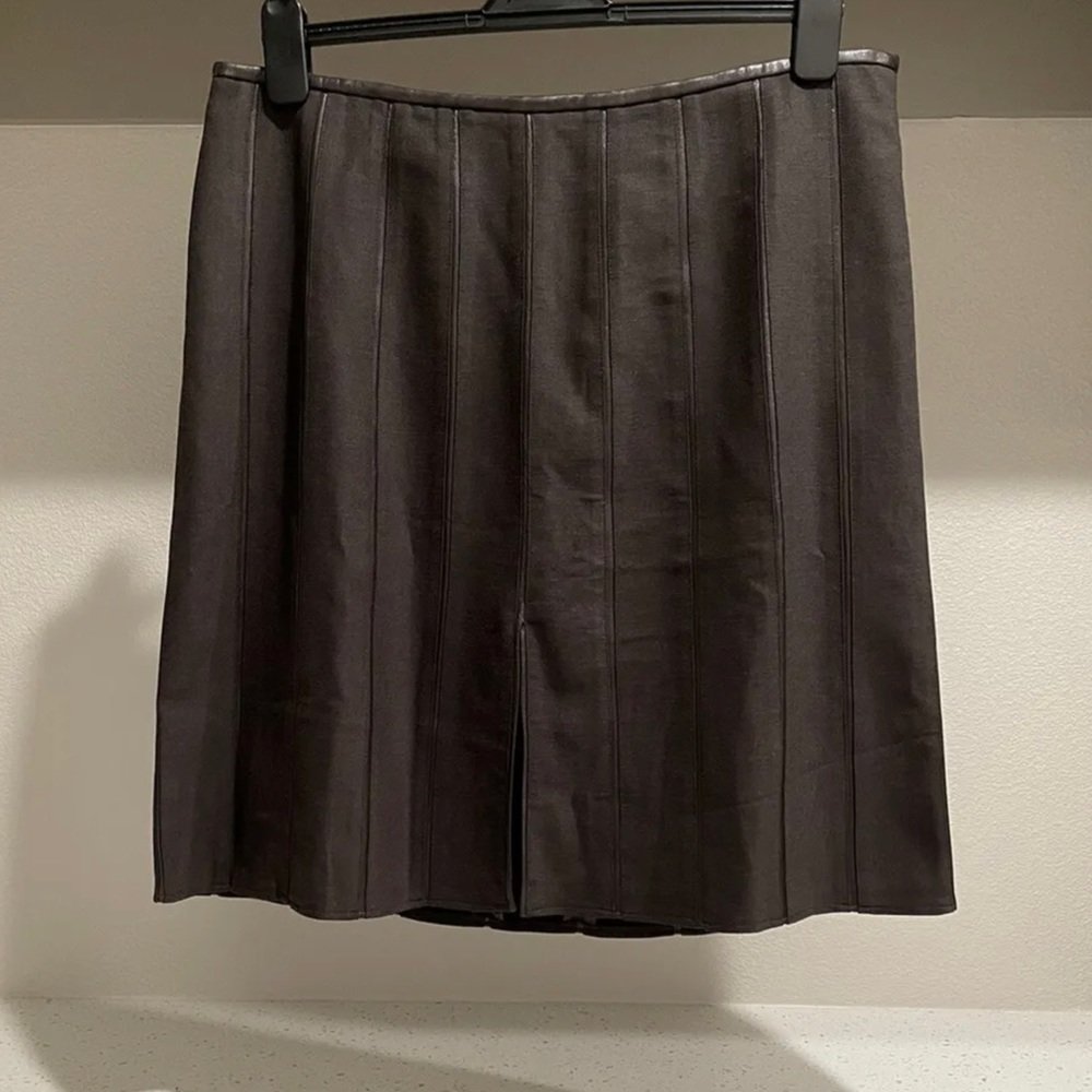 Armani Collezioni Wool and Leather Paneled Skirt. Size 14